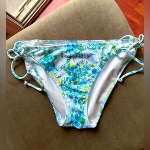 Victoria’s Secret Floral Bikini Bottom Size MEDIUM